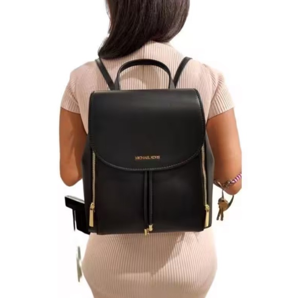 Michael Kors Backpack Bag Phoebe Medium Flap Drawstring Backpack Black 

NWT - Picture 16 of 16